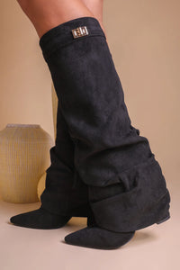 Black pleated style
